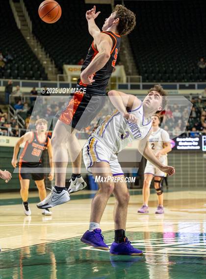 Thumbnail 3 in Unioto vs Waverly (OHSAA D4 District Final) photogallery.