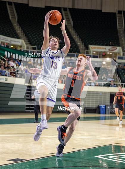 Thumbnail 2 in Unioto vs Waverly (OHSAA D4 District Final) photogallery.