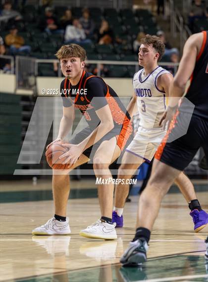 Thumbnail 2 in Unioto vs Waverly (OHSAA D4 District Final) photogallery.