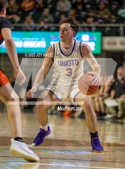Thumbnail 1 in Unioto vs Waverly (OHSAA D4 District Final) photogallery.