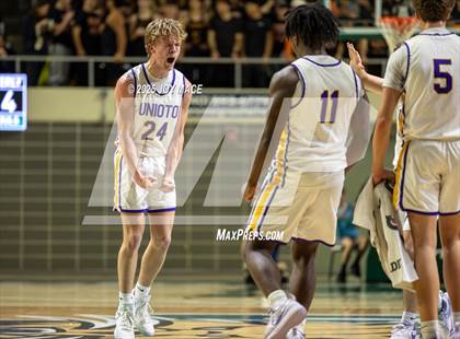 Thumbnail 1 in Unioto vs Waverly (OHSAA D4 District Final) photogallery.