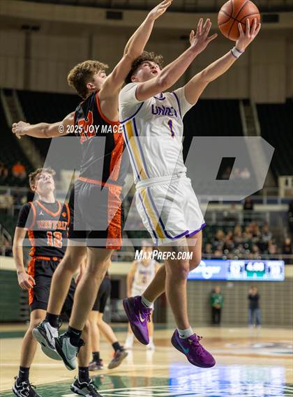 Thumbnail 3 in Unioto vs Waverly (OHSAA D4 District Final) photogallery.