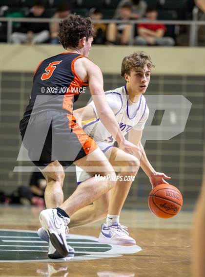 Thumbnail 2 in Unioto vs Waverly (OHSAA D4 District Final) photogallery.
