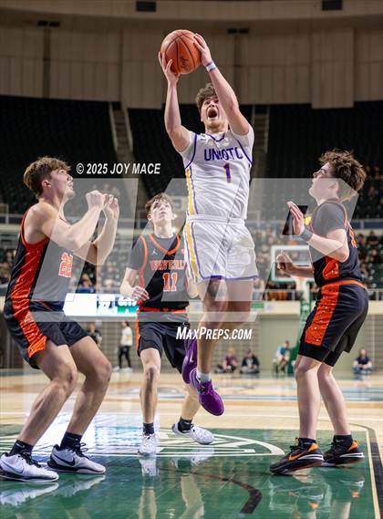 Thumbnail 3 in Unioto vs Waverly (OHSAA D4 District Final) photogallery.