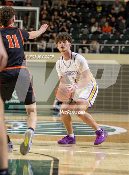Thumbnail 2 in Unioto vs Waverly (OHSAA D4 District Final) photogallery.