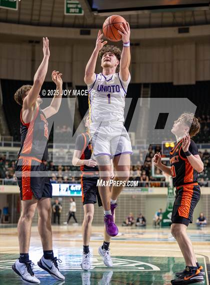 Thumbnail 1 in Unioto vs Waverly (OHSAA D4 District Final) photogallery.