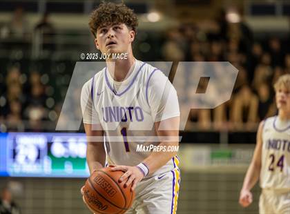Thumbnail 2 in Unioto vs Waverly (OHSAA D4 District Final) photogallery.