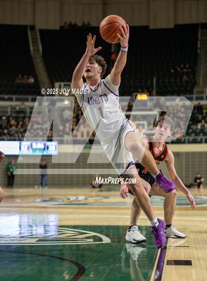 Thumbnail 1 in Unioto vs Waverly (OHSAA D4 District Final) photogallery.