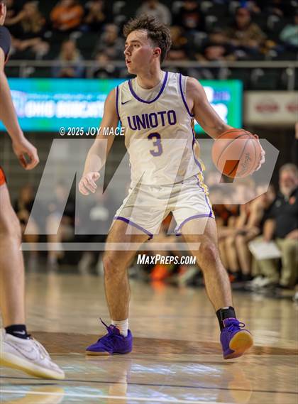 Thumbnail 3 in Unioto vs Waverly (OHSAA D4 District Final) photogallery.
