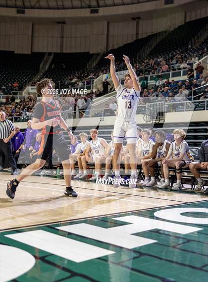 Thumbnail 2 in Unioto vs Waverly (OHSAA D4 District Final) photogallery.