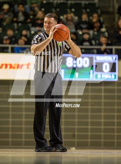 Thumbnail 2 in Unioto vs Waverly (OHSAA D4 District Final) photogallery.