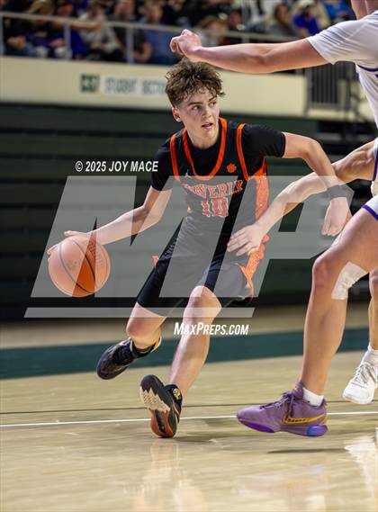 Thumbnail 2 in Unioto vs Waverly (OHSAA D4 District Final) photogallery.