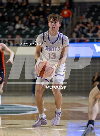Thumbnail 1 in Unioto vs Waverly (OHSAA D4 District Final) photogallery.