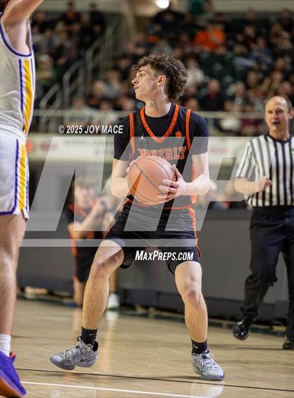 Thumbnail 3 in Unioto vs Waverly (OHSAA D4 District Final) photogallery.