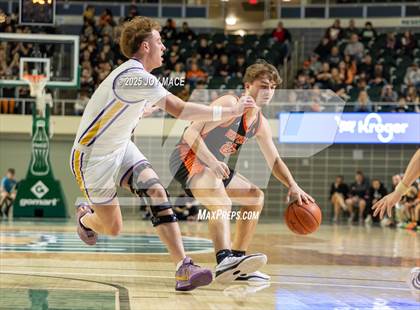 Thumbnail 2 in Unioto vs Waverly (OHSAA D4 District Final) photogallery.