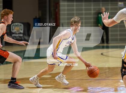 Thumbnail 1 in Unioto vs Waverly (OHSAA D4 District Final) photogallery.
