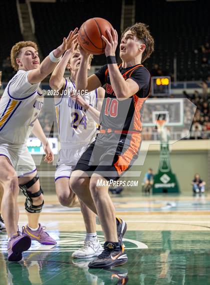 Thumbnail 3 in Unioto vs Waverly (OHSAA D4 District Final) photogallery.