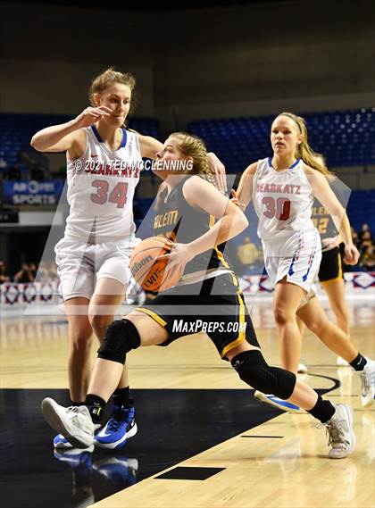 Thumbnail 1 in Melbourne vs. Salem (AAA 2A Final) photogallery.