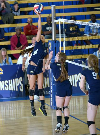 Thumbnail 2 in Parker vs. Menlo (CIF State D4 Final) photogallery.