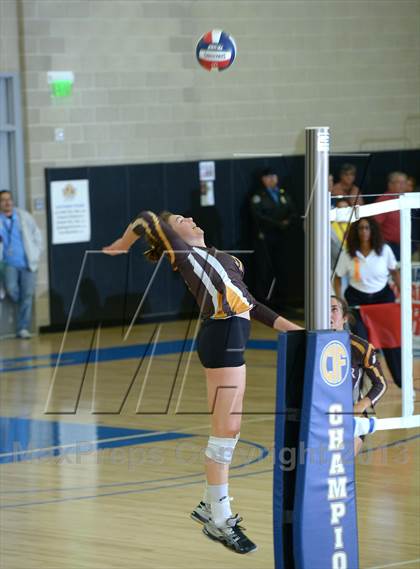 Thumbnail 2 in Parker vs. Menlo (CIF State D4 Final) photogallery.