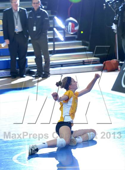 Thumbnail 2 in Parker vs. Menlo (CIF State D4 Final) photogallery.