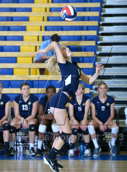 Thumbnail 2 in Parker vs. Menlo (CIF State D4 Final) photogallery.