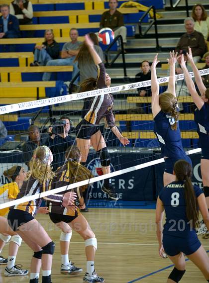 Thumbnail 3 in Parker vs. Menlo (CIF State D4 Final) photogallery.