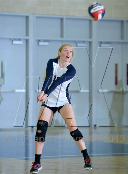 Thumbnail 2 in Parker vs. Menlo (CIF State D4 Final) photogallery.