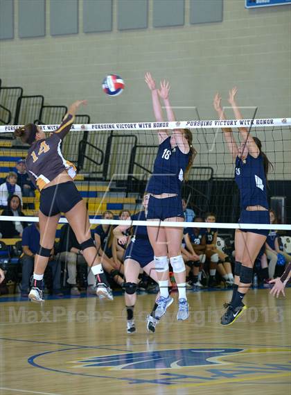 Thumbnail 3 in Parker vs. Menlo (CIF State D4 Final) photogallery.