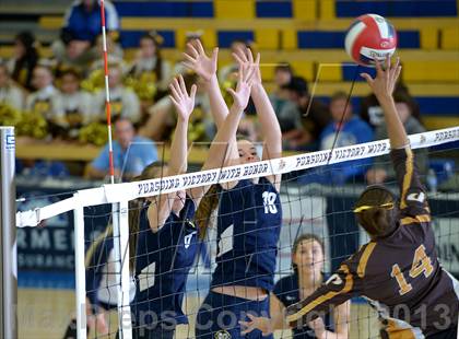 Thumbnail 3 in Parker vs. Menlo (CIF State D4 Final) photogallery.