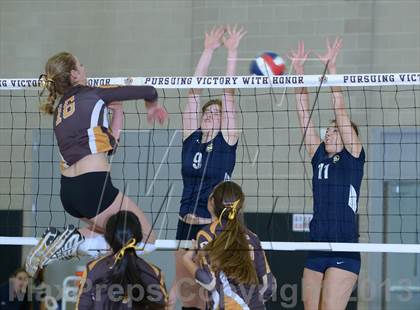 Thumbnail 1 in Parker vs. Menlo (CIF State D4 Final) photogallery.