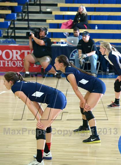 Thumbnail 1 in Parker vs. Menlo (CIF State D4 Final) photogallery.
