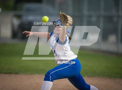 Thumbnail 2 in Village Christian vs. Fillmore photogallery.