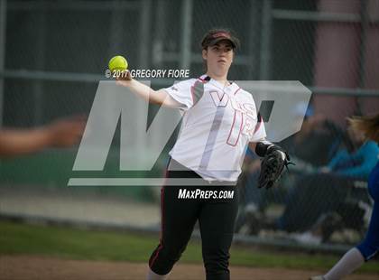 Thumbnail 2 in Village Christian vs. Fillmore photogallery.