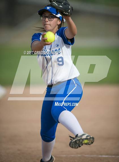Thumbnail 2 in Village Christian vs. Fillmore photogallery.