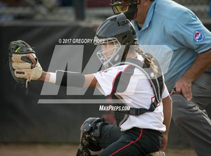 Thumbnail 3 in Village Christian vs. Fillmore photogallery.