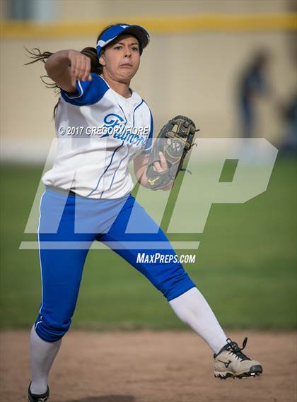 Thumbnail 2 in Village Christian vs. Fillmore photogallery.