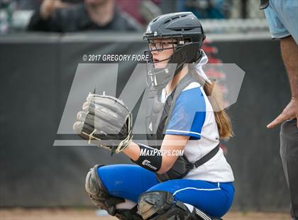 Thumbnail 2 in Village Christian vs. Fillmore photogallery.