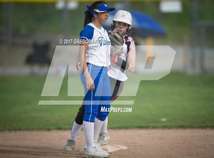 Thumbnail 3 in Village Christian vs. Fillmore photogallery.