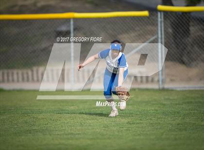Thumbnail 2 in Village Christian vs. Fillmore photogallery.