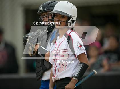Thumbnail 2 in Village Christian vs. Fillmore photogallery.