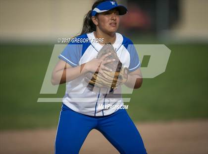Thumbnail 1 in Village Christian vs. Fillmore photogallery.