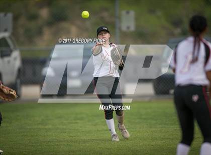 Thumbnail 3 in Village Christian vs. Fillmore photogallery.