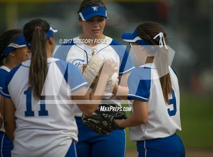 Thumbnail 3 in Village Christian vs. Fillmore photogallery.