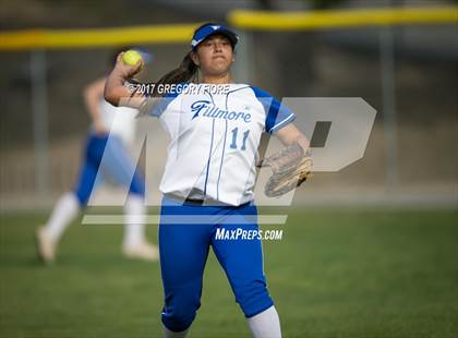 Thumbnail 3 in Village Christian vs. Fillmore photogallery.