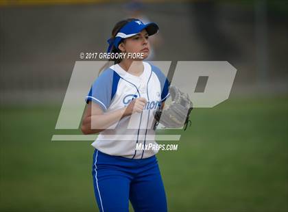 Thumbnail 3 in Village Christian vs. Fillmore photogallery.