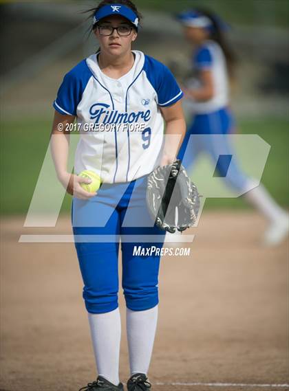 Thumbnail 1 in Village Christian vs. Fillmore photogallery.