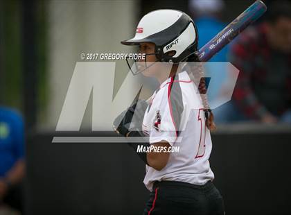 Thumbnail 2 in Village Christian vs. Fillmore photogallery.