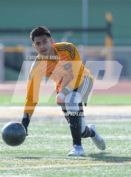 Thumbnail 2 in Patrick Henry vs. Escondido (CIF San Diego Section D3 Final) photogallery.