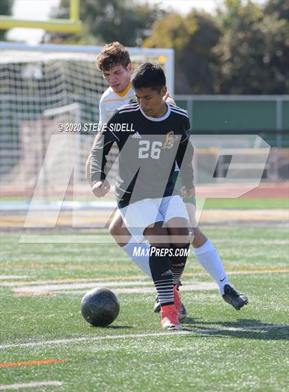 Thumbnail 2 in Patrick Henry vs. Escondido (CIF San Diego Section D3 Final) photogallery.